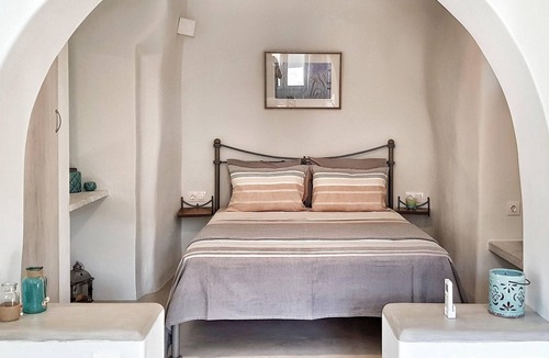 Megas Yialos-Nites Apartment | Rustic Chic Studio In A Tiny Cycladic Village