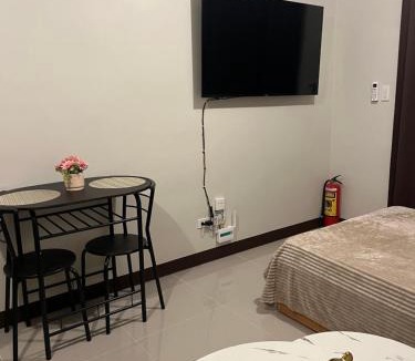 Lapu-Lapu Apartment | Saekyung Charming condo with pool and city views