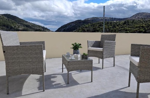 Agios Georgios Sykousis House | Saint George Terrace House