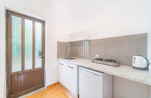 Kavos Apartment | Saint Peter Bay - Standard Room Apartment with Shared Pool, Terrace & Wi-Fi