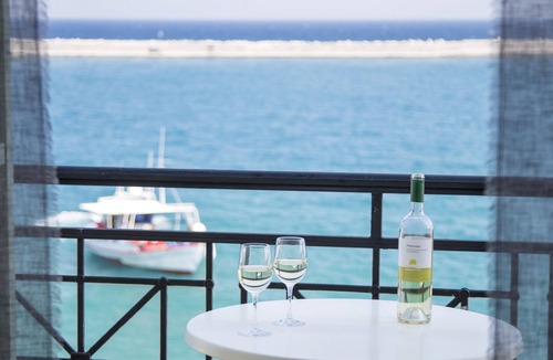 Karlovassi Hotel | Samaina Port