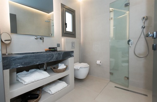 Parikia Hotel | Sandom