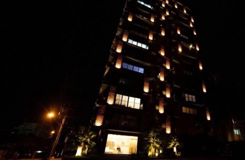 Cerro Alto Apartment | Santiago Luxe Pool Apt Suite
