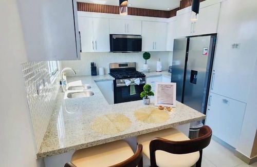 Santiago de los Caballeros Apartment | Santiago Luxurious 3BR PH in a brand new complex, private Jacuzzi,WiFi, AC,Pool.
