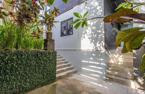 Suraberata Apartment | Santai Surf House
