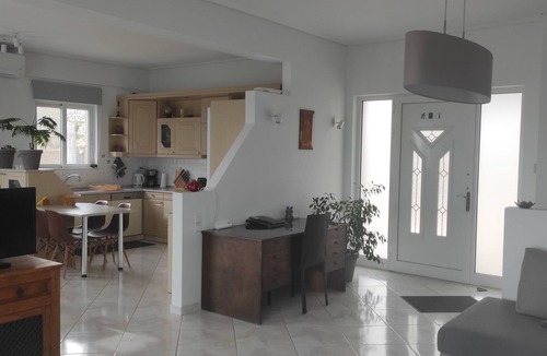 Xiro Chorio House | Sea Breeze Villa, atemberaubender Garten mit Meerblick by Interhome