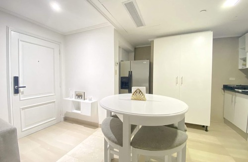 San Geronimo Apartment | SEA + City View - High Floor with balcony ☀