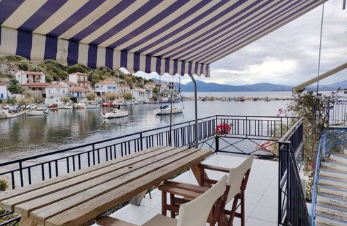 Trikeri Apartment | Sea Side Studio with Balcony & Sea View – Agia Kyriaki, Trikeri