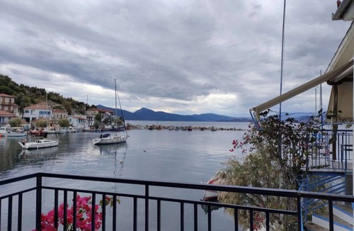 Trikeri Apartment | Sea Side Studio with Balcony & Sea View – Agia Kyriaki, Trikeri