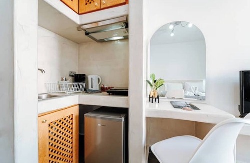 Agia Paraskevi Apartment | Sea & Sun Luxury Beach House – Elegant Cycladic Studio by Agia Paraskevi Beach