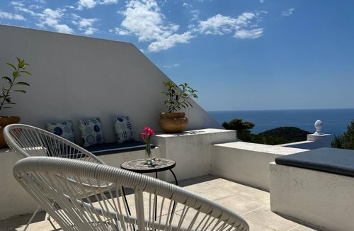 Lepreo House | Sea view vacation home in a fantastic location