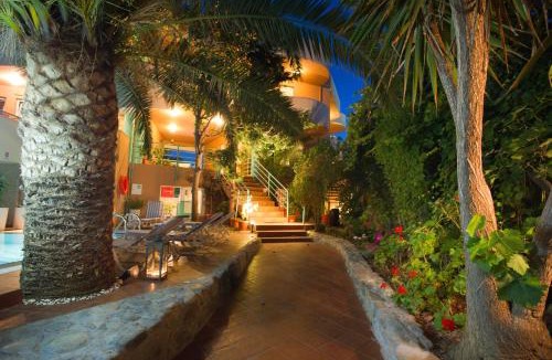 Kato Galatas Apartment | Seafalios-Beach Front Apt