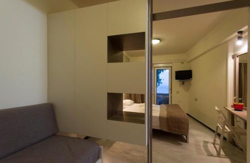Kato Galatas Apartment | Seafalios-Beach Front Apt