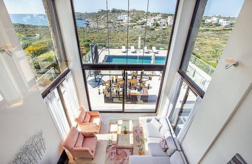 Stavros Villa | Seafront 4 bedroom villa