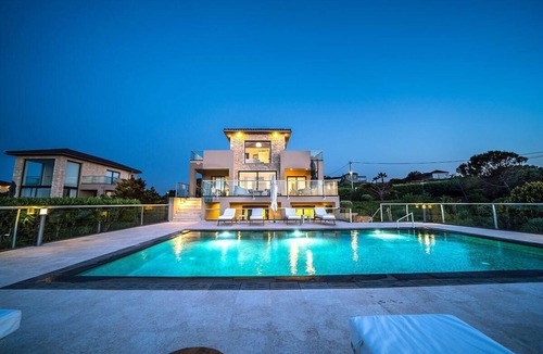 Stavros Villa | Seafront 4 bedroom villa