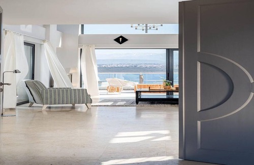 Stavros Villa | Seafront 4 Bedroom Villa