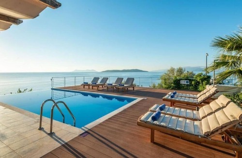 Evgiros Villa | Seafront 'Karavi Villa'; 270° views & sea access