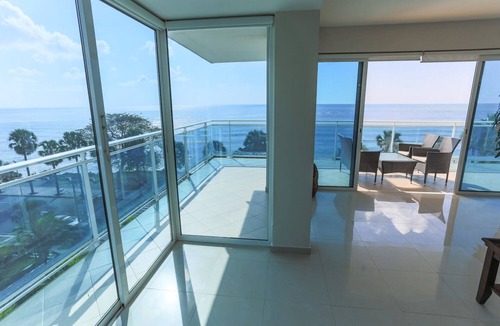 La Primavera Apartment | Seafront Luxury Tower Veiramar