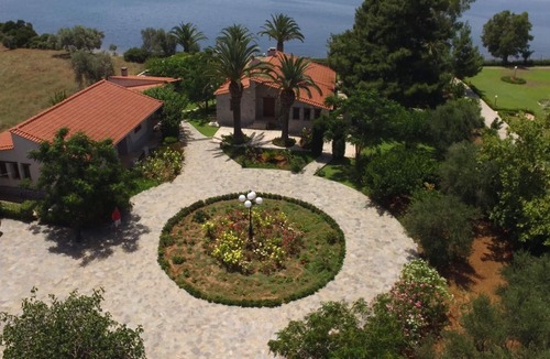 Eretria Villa | Seafront Luxury Villa w/2-en/suite BR & BBQ