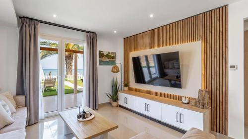 Lefkimmi House | Seafront Villa Melachrinou