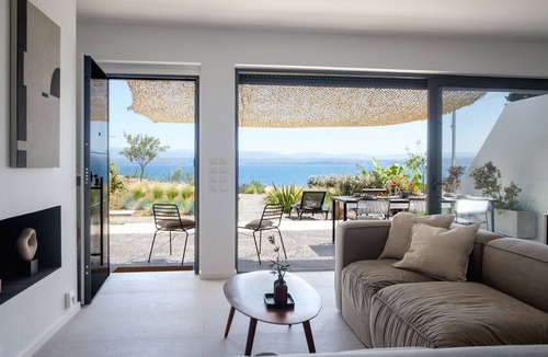 Eretria House | Seafront villa with private beach 1hr from Athens - MBH2