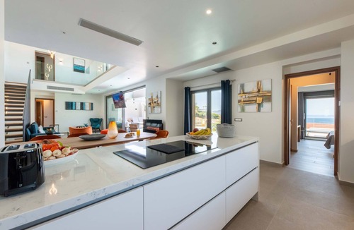 Kato Galatas Villa | Seafront Villas I Free* Heated pools & 100m to Sea