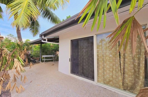 Suva Apartment | Seaside Exotic Studio: Walk to the seawall and Suva City: Free Wifi & Parking