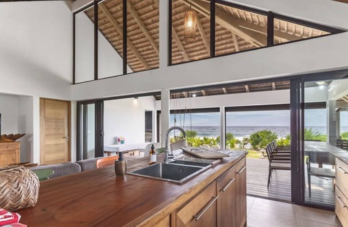 Temae House | Seaside Paradise: 5BR Beachfront Haven in Moorea