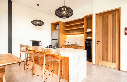 Munggu Villa | Seaside Serenity: 5BR Villa, New, Canggu Bliss