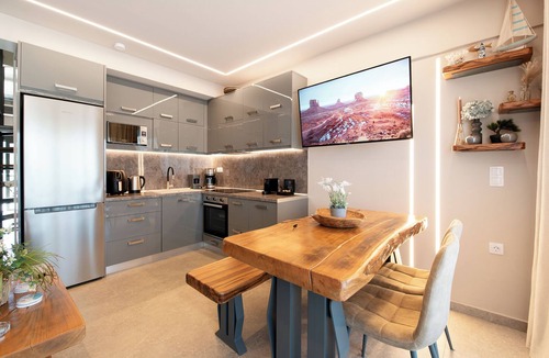 Episkopos Apartment | Seaside Suite 3-Modern & Comfort