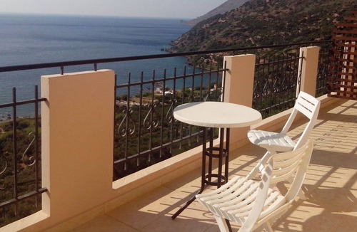 Ravdoucha Apartment | Seaview Studio, 3 pers. panoramic seaview in beautiful setting, west from Chania