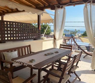 Paralia Ofryniou Apartment | Seaviewloft