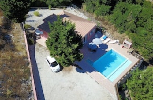Divarata Villa | Secluded setting with sea and mountain views /10min from beach