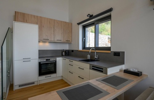 Lefktron Apartment | Selini Penthouse Suite