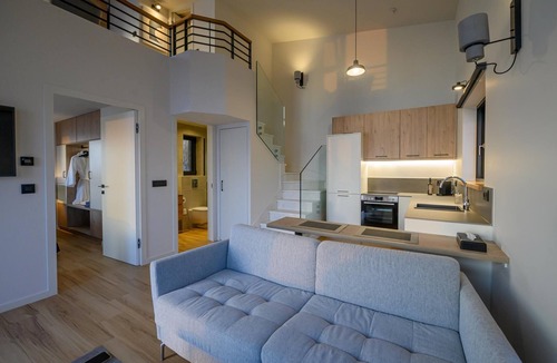 Lefktron Apartment | Selini Penthouse Suite
