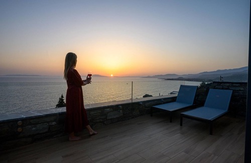 Lefktron Apartment | Selini Penthouse Suite