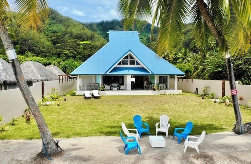 Hauru House | Semi-detached villa in Haapiti by the sea