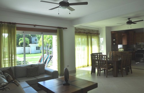 La Esplanada Apartment | Seniors-friendly 2BD 2BTH groundfloor central condo, pool WIFI cable TV