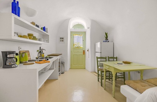 Firostefani House | Sensyo Caves