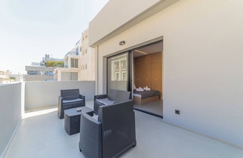 Piraeus Apartment | Serene AKVA Stay with Balcony in Piraeus