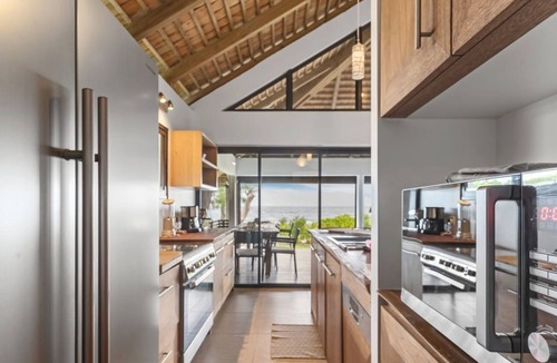 Temae Villa | Shoreline Getaway: Spacious 2BR Villa in Moorea