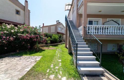 Nea Iraklitsa Apartment | side by side