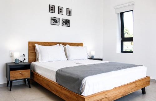 Polemarchi Apartment | Silver Cozy Getaway - 3 Pearls Pool Retreat