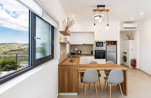 Polemarchi Apartment | Silver Cozy Getaway - 3 Pearls Pool Retreat