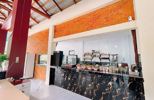 Tuk Tuk Hotel | Simangande View & Resto by Staigo