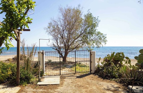 Lardos Apartment | Sinani Beachfront Gems Rhodes - Suite with Jacuzzi