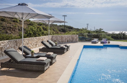 Skala Apartment | Skala Beach 2 bedroom apartment with private 107m2 pool and breakfast