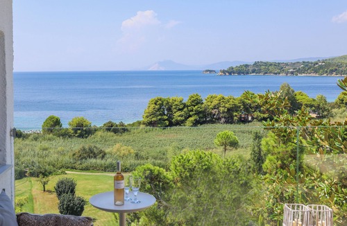 Kanapitsa Villa | Skiathos luxury beachfront Villa Alma, Steps to the beach, 10 min drive to Town.