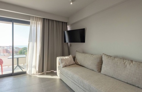 Old Town Apartment | Sky-High Central Penthouse w. Stunning Views - 03