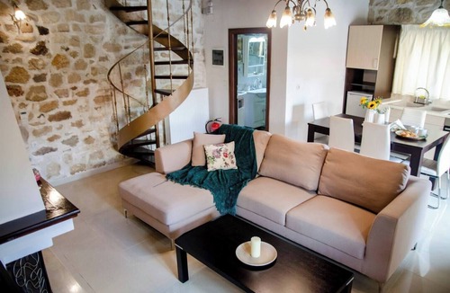 Pirgou Villa | Small Villa Pyrgou with Shared Swimming Pool
